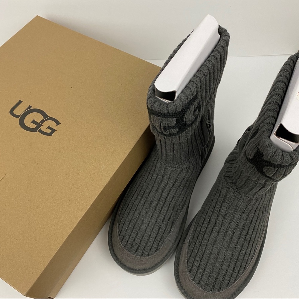 Ugg • Classic Logo Boots - Picture 8 of 9